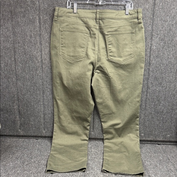 St. John Collection Olive Flare Jeans - Picture 4 of 9